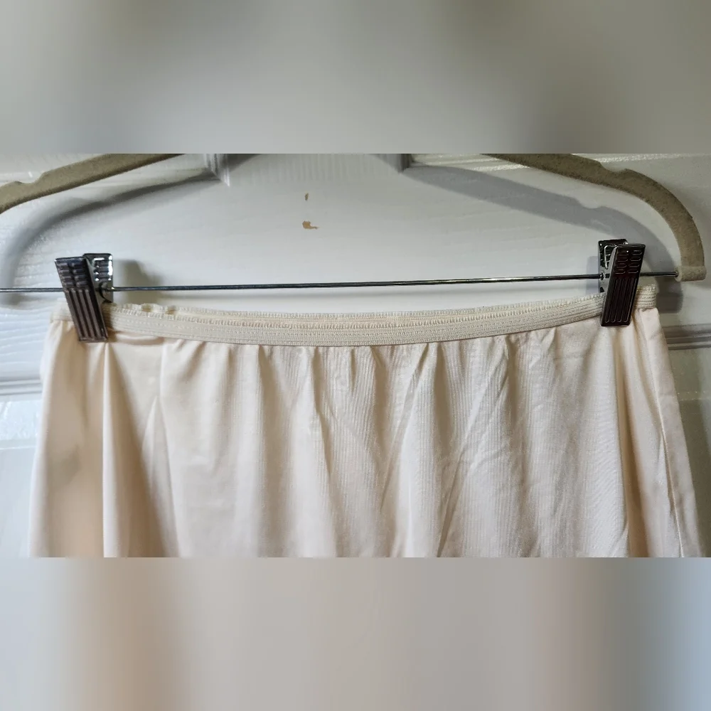 Vintage Lorraine beige slip skirt women's size Medium - Picture 2 of 6